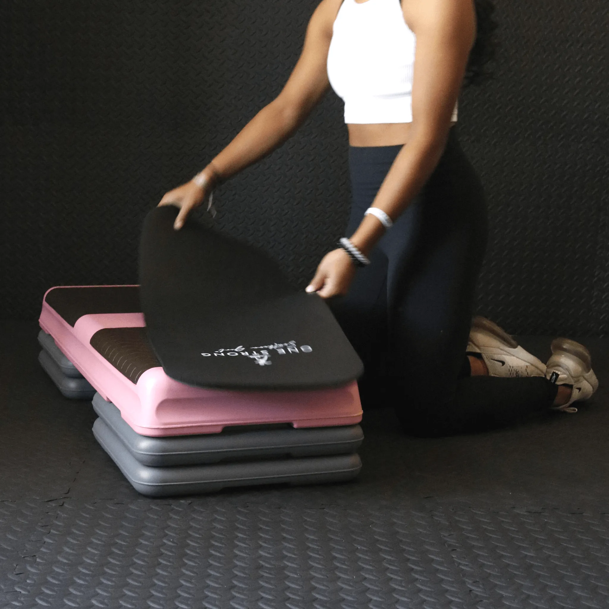 Aerobic Step with 4 Risers and a Mini Mat (premium bundle)