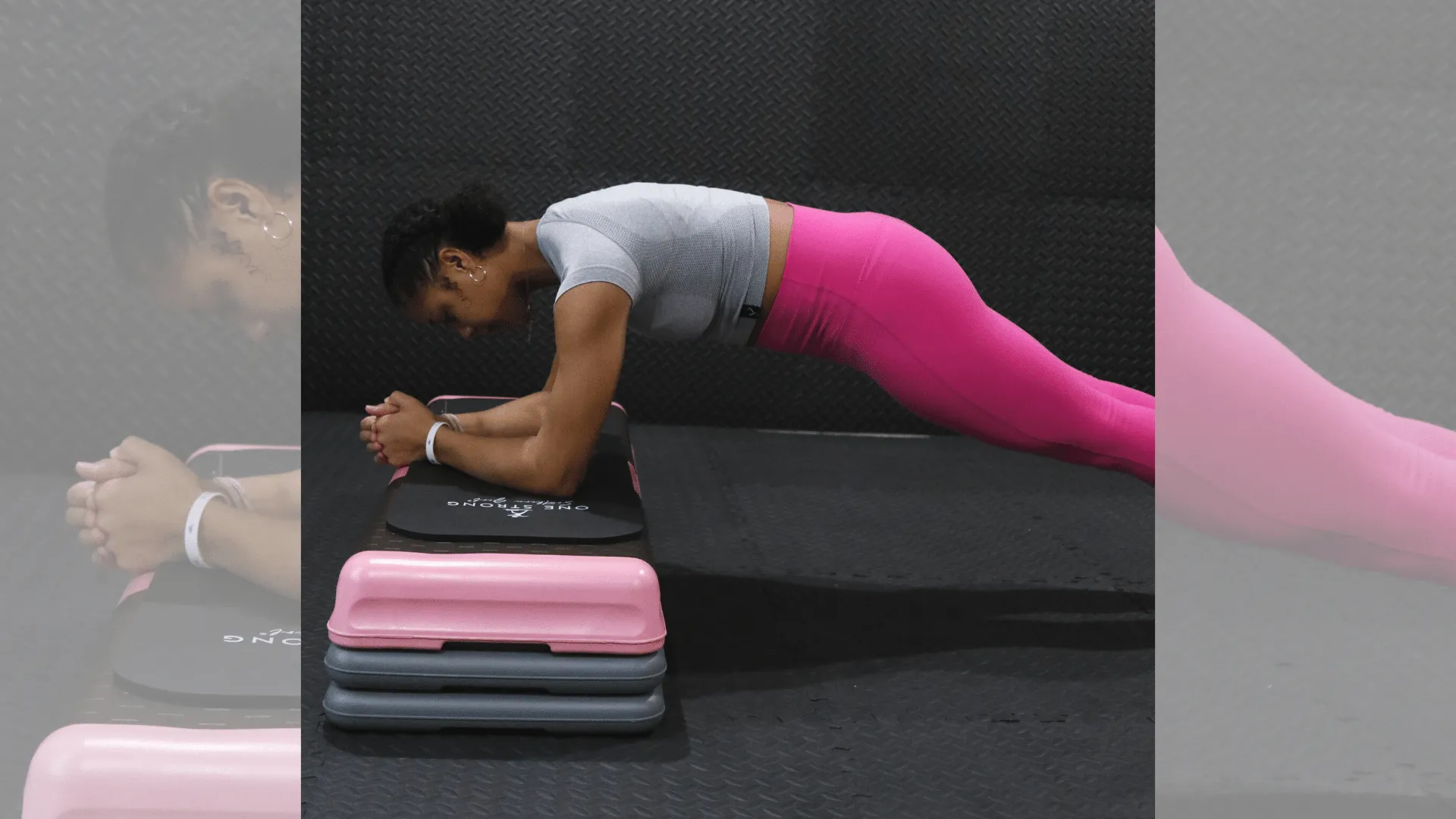 Aerobic Step with 4 Risers and a Mini Mat (premium bundle)