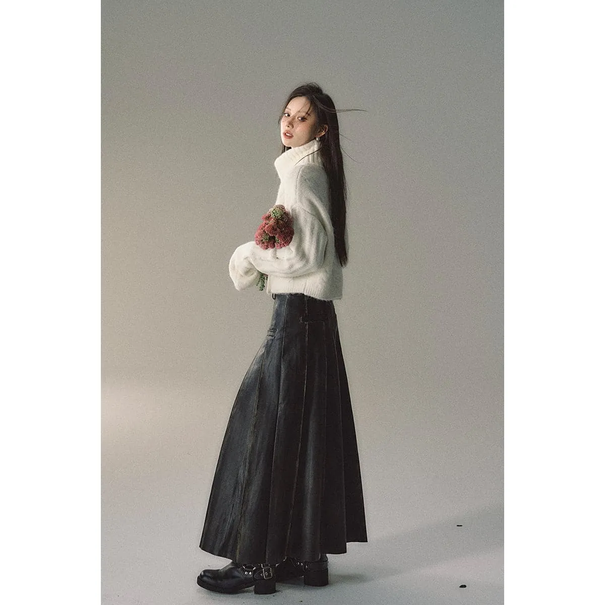 Black Leather Pleated Long Skirt - Brush-Off Elegance