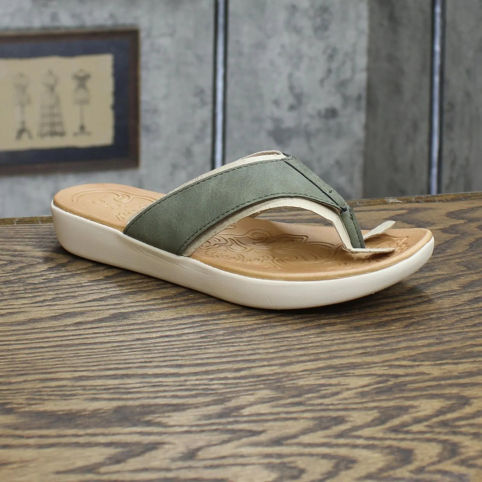 b.o.c. Women's Aimee Comfort Sandal