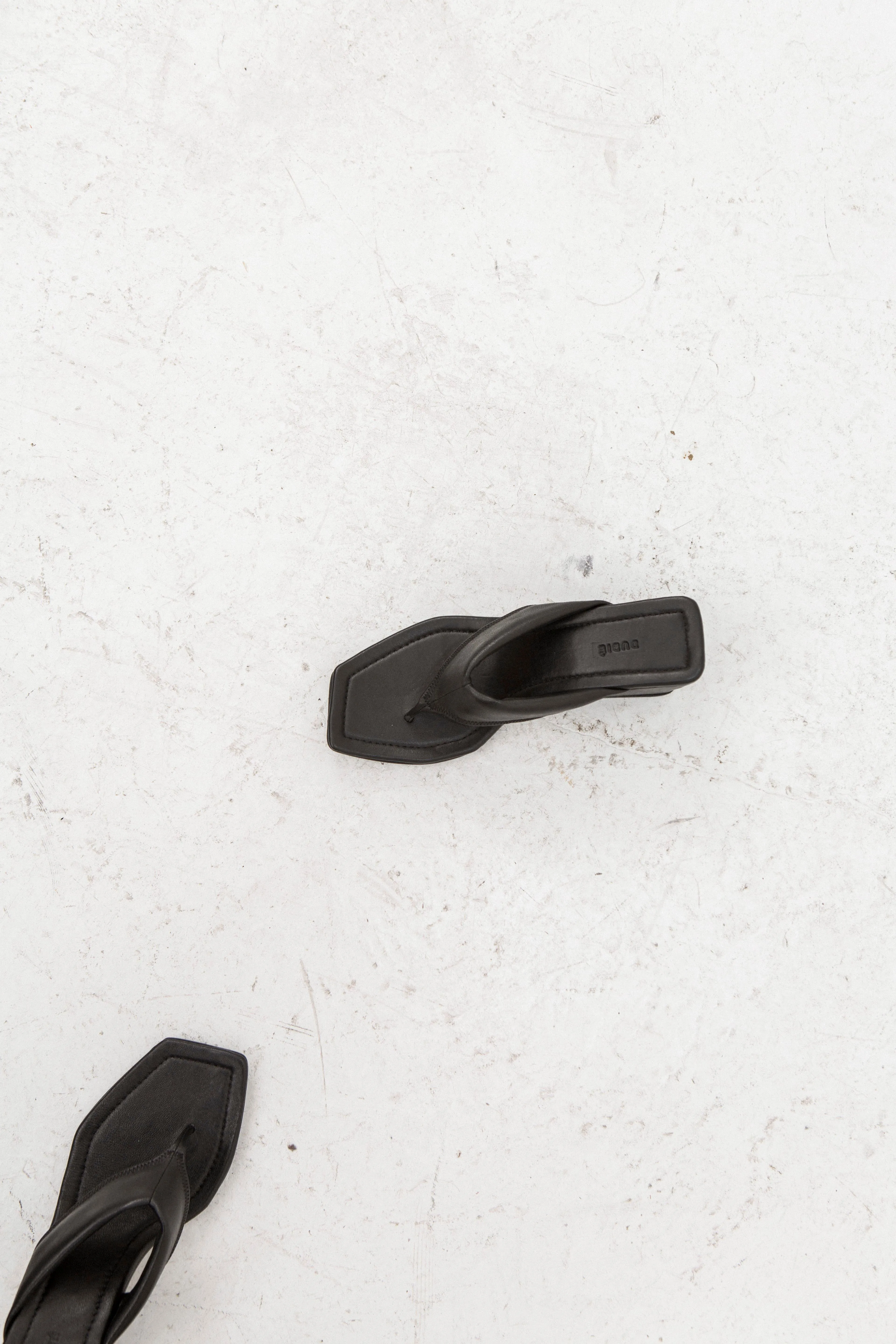 BORDER FLIP FLOP