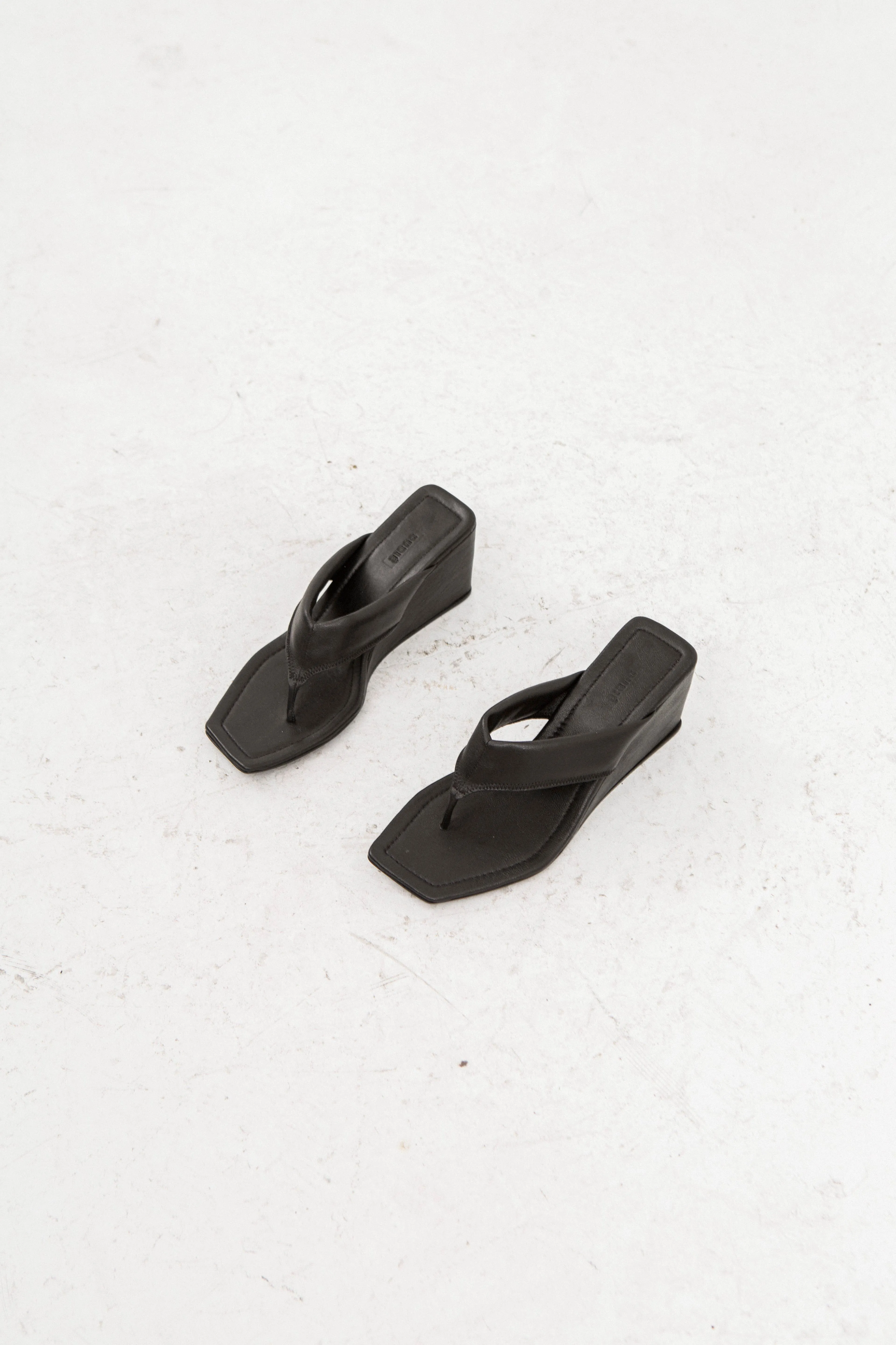BORDER FLIP FLOP