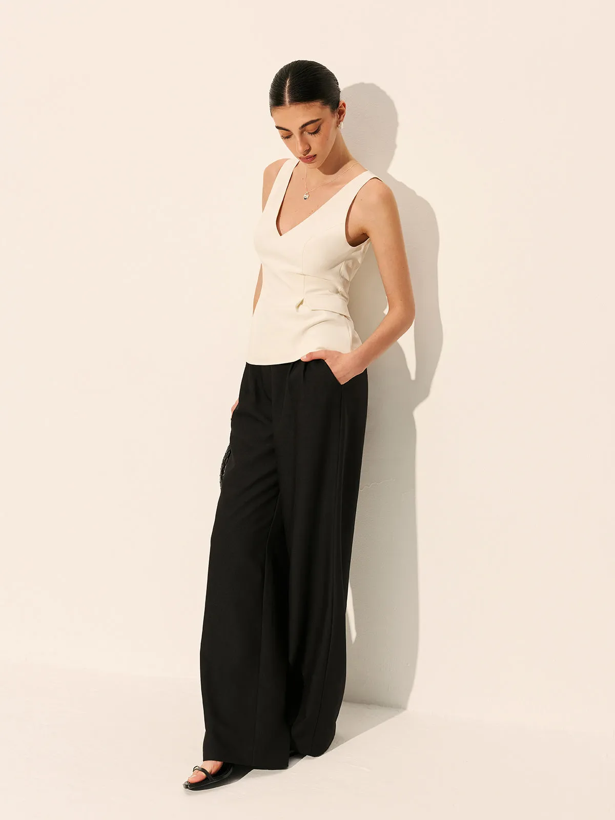 Decor Pockets V-Neck Sleeveless Top