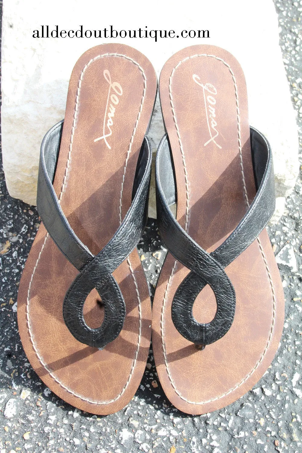 Gomax Women's 'Berdine-79' Keyhole Slip-on Sandals
