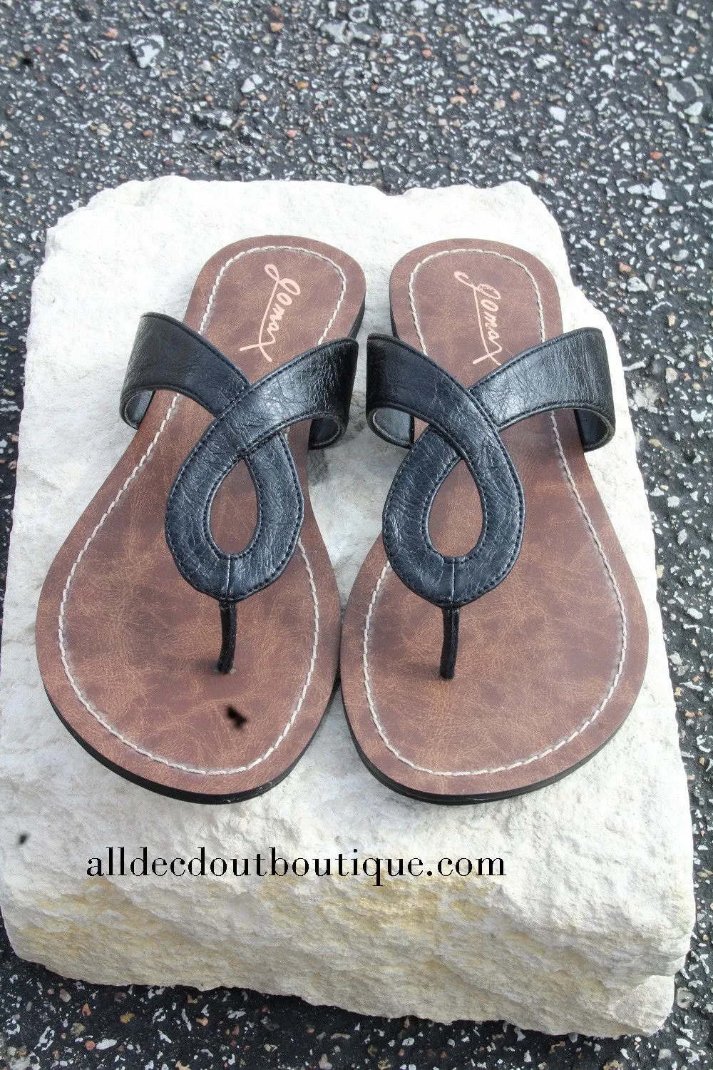 Gomax Women's 'Berdine-79' Keyhole Slip-on Sandals