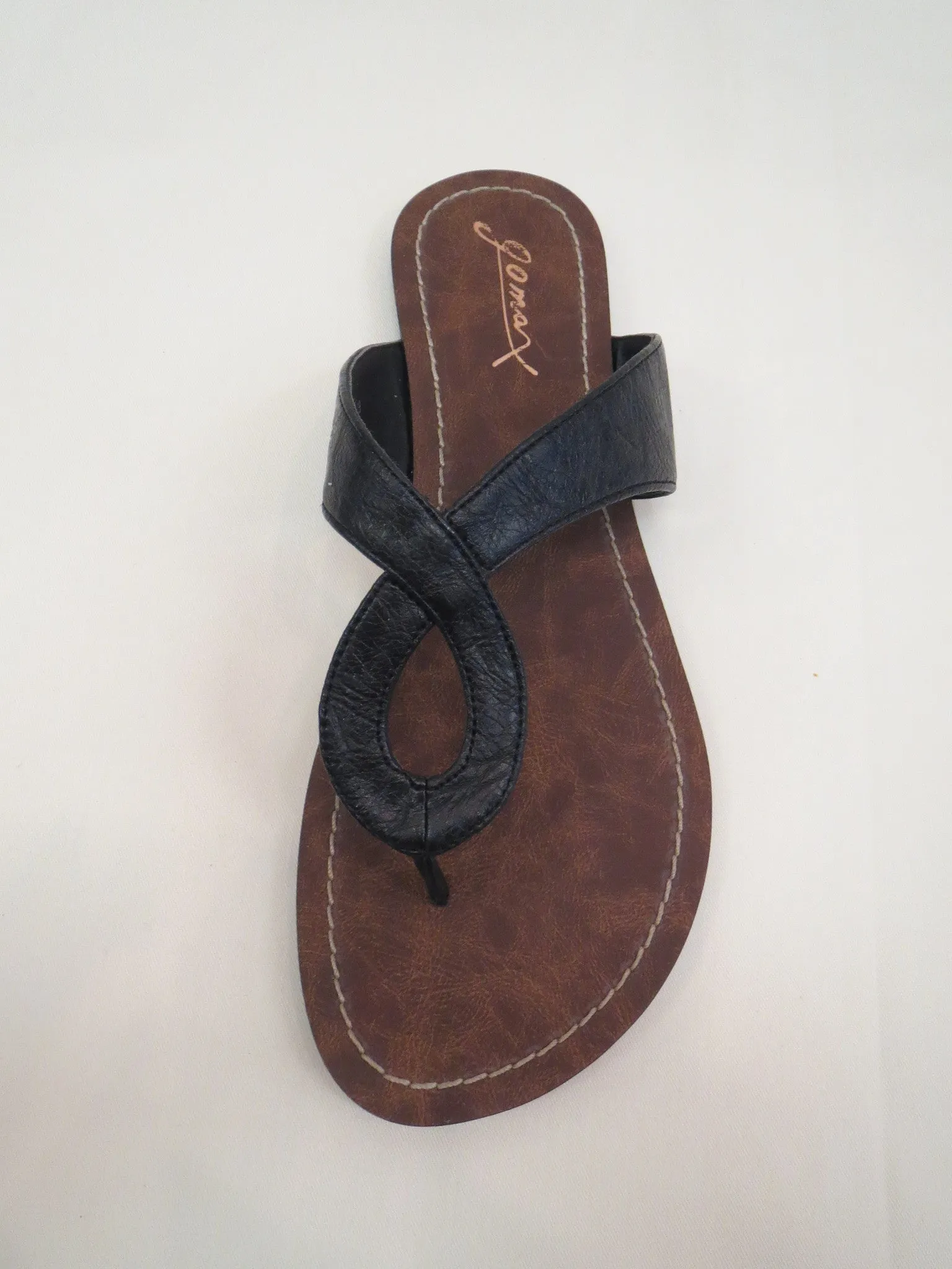 Gomax Women's 'Berdine-79' Keyhole Slip-on Sandals