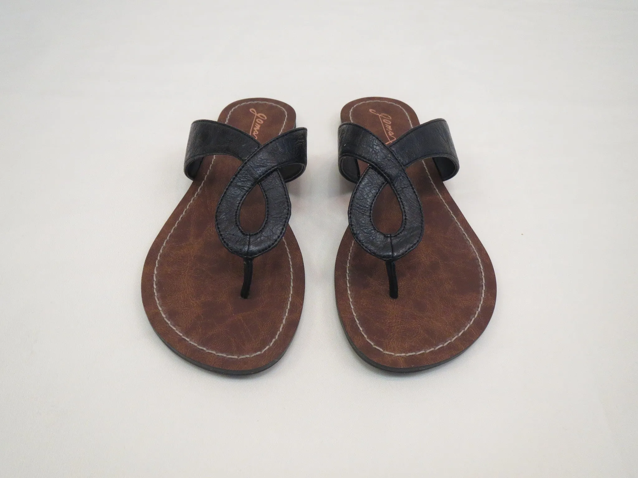Gomax Women's 'Berdine-79' Keyhole Slip-on Sandals