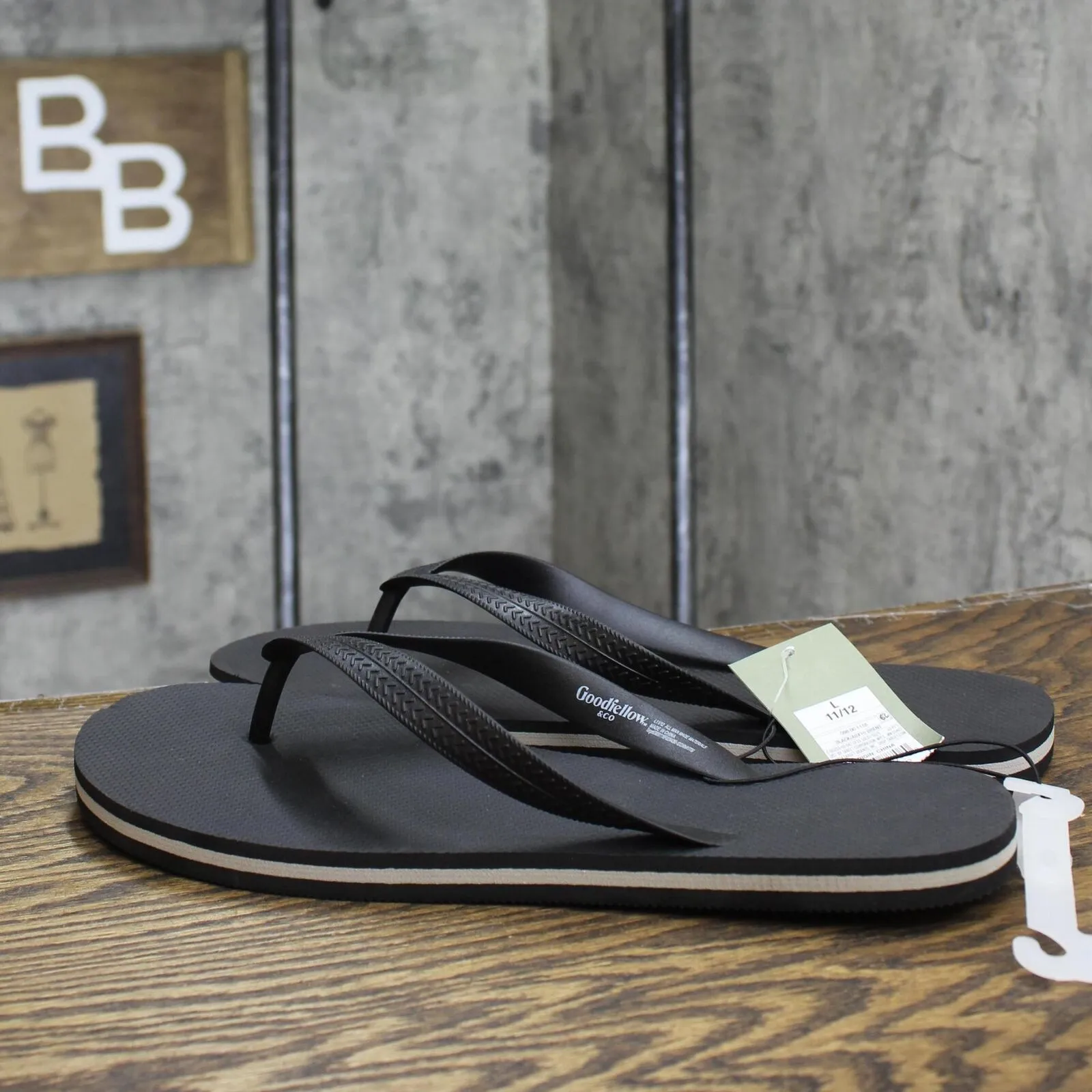 Goodfellow & Co Mens Brent Flip Flop Sandals 89628623 Black L