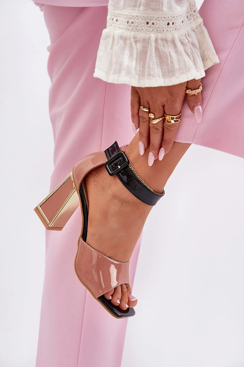 Heel sandals Step in style