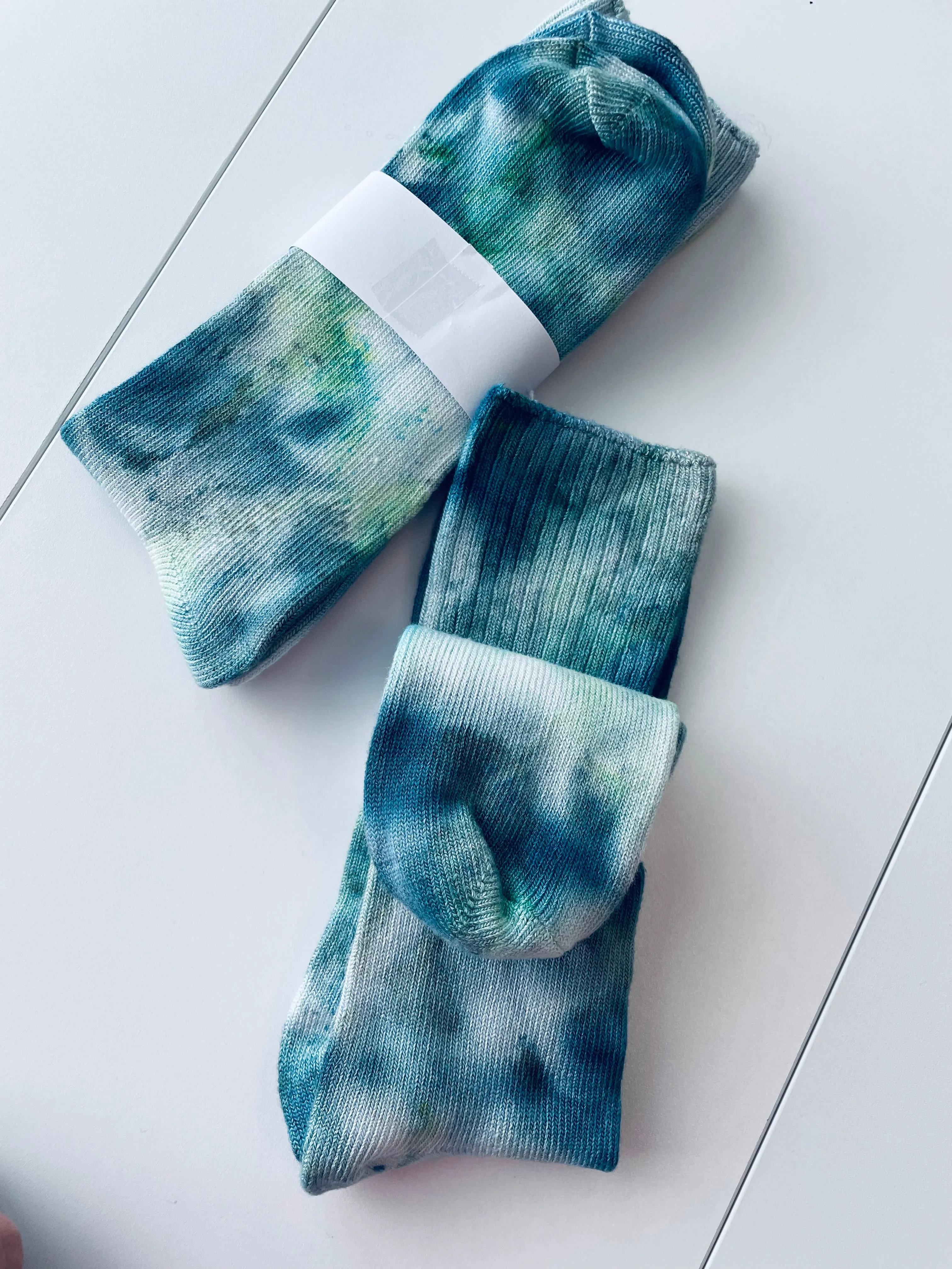 Island Blue Bamboo Tie Dye Socks