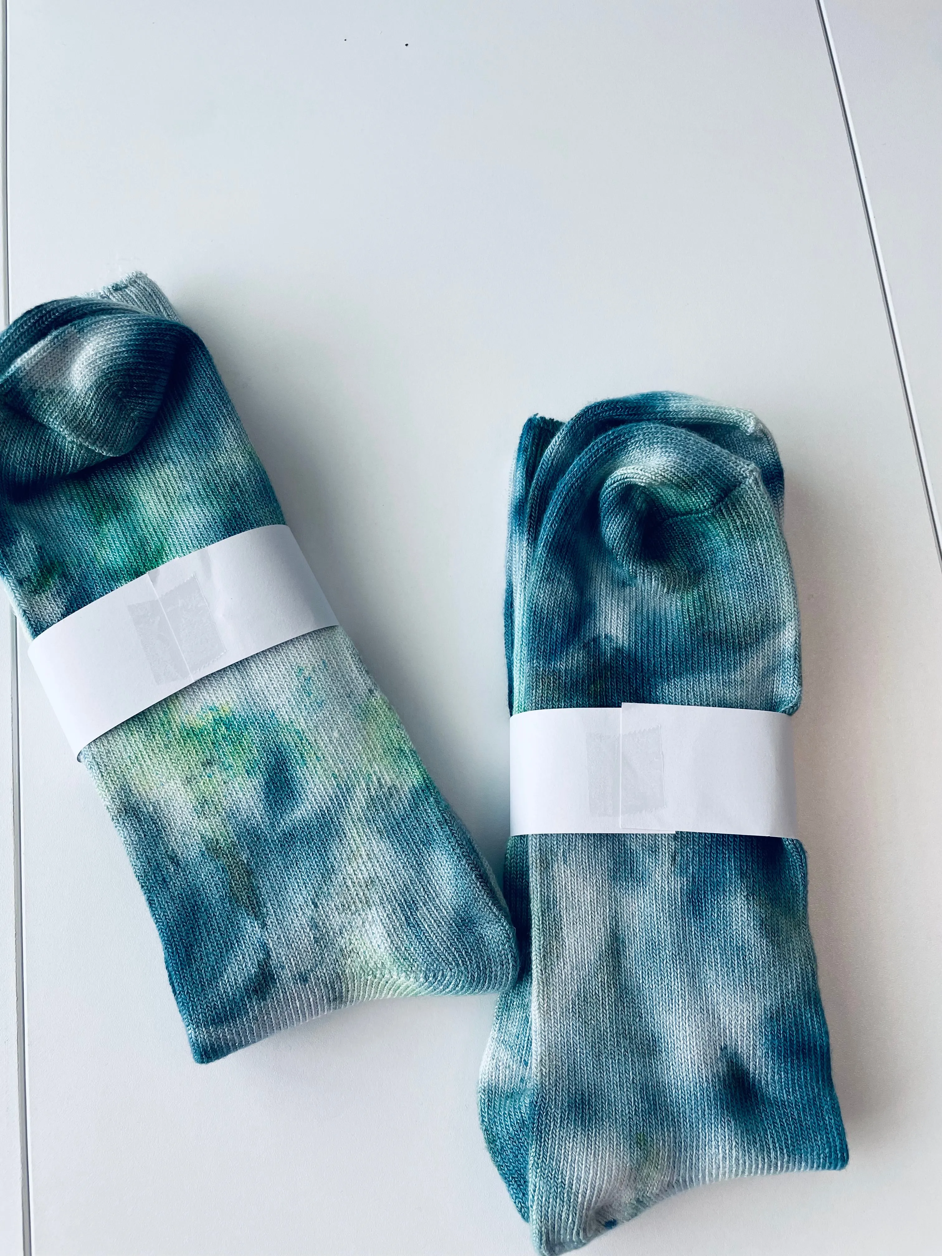 Island Blue Bamboo Tie Dye Socks