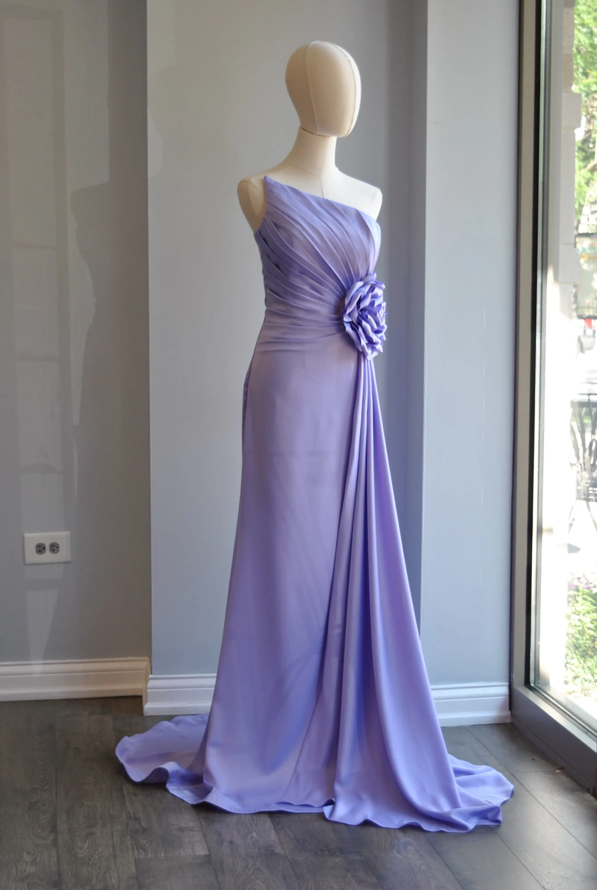 LAVENDER LONG EVENING DRESS WITH SIDE FLOWER