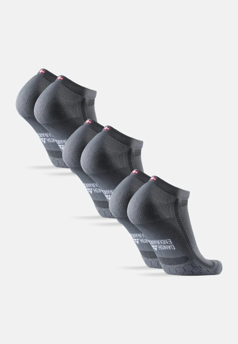 LOW-CUT RUNNING SOCKS FOR LONG DISTANCES