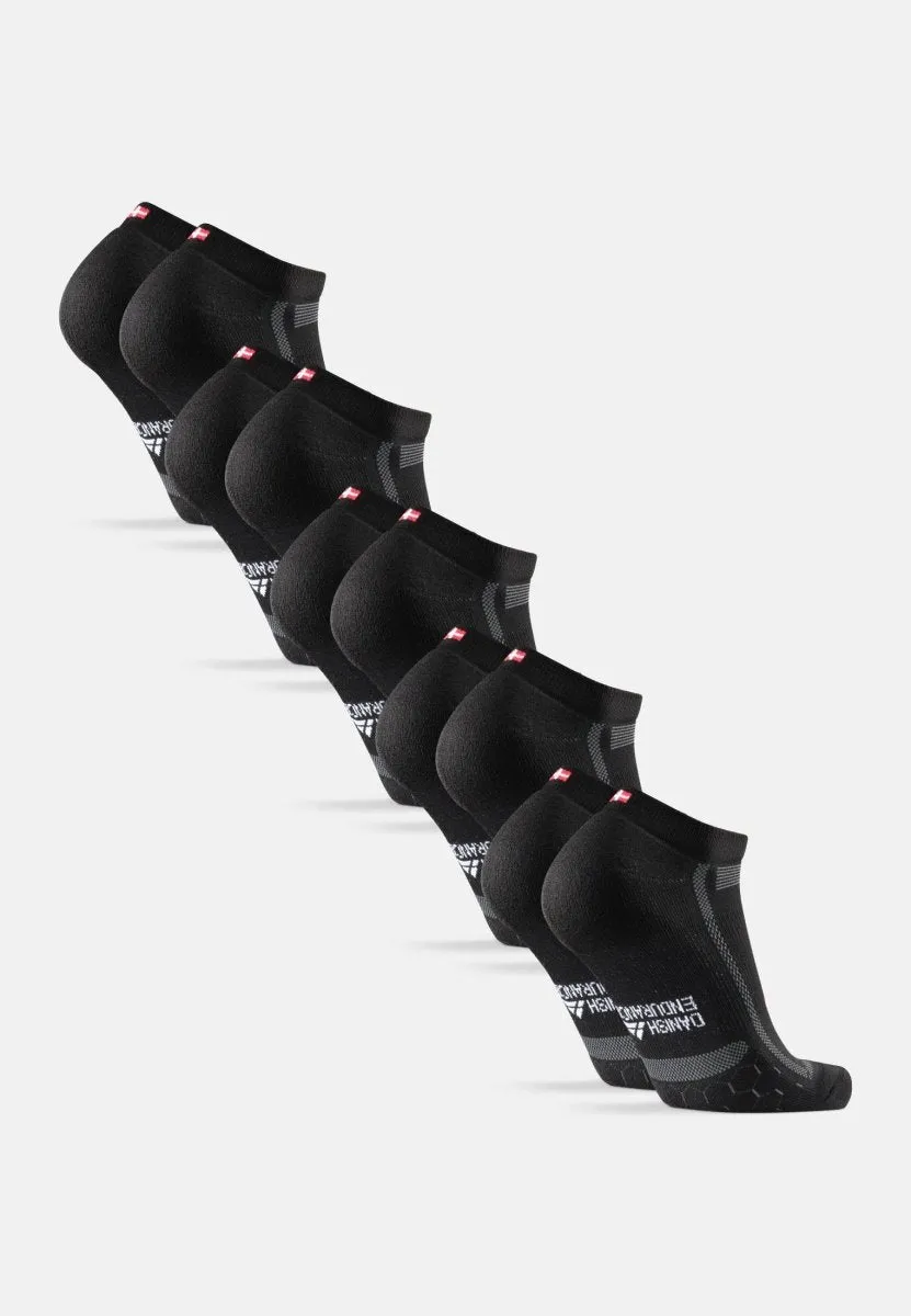LOW-CUT RUNNING SOCKS FOR LONG DISTANCES