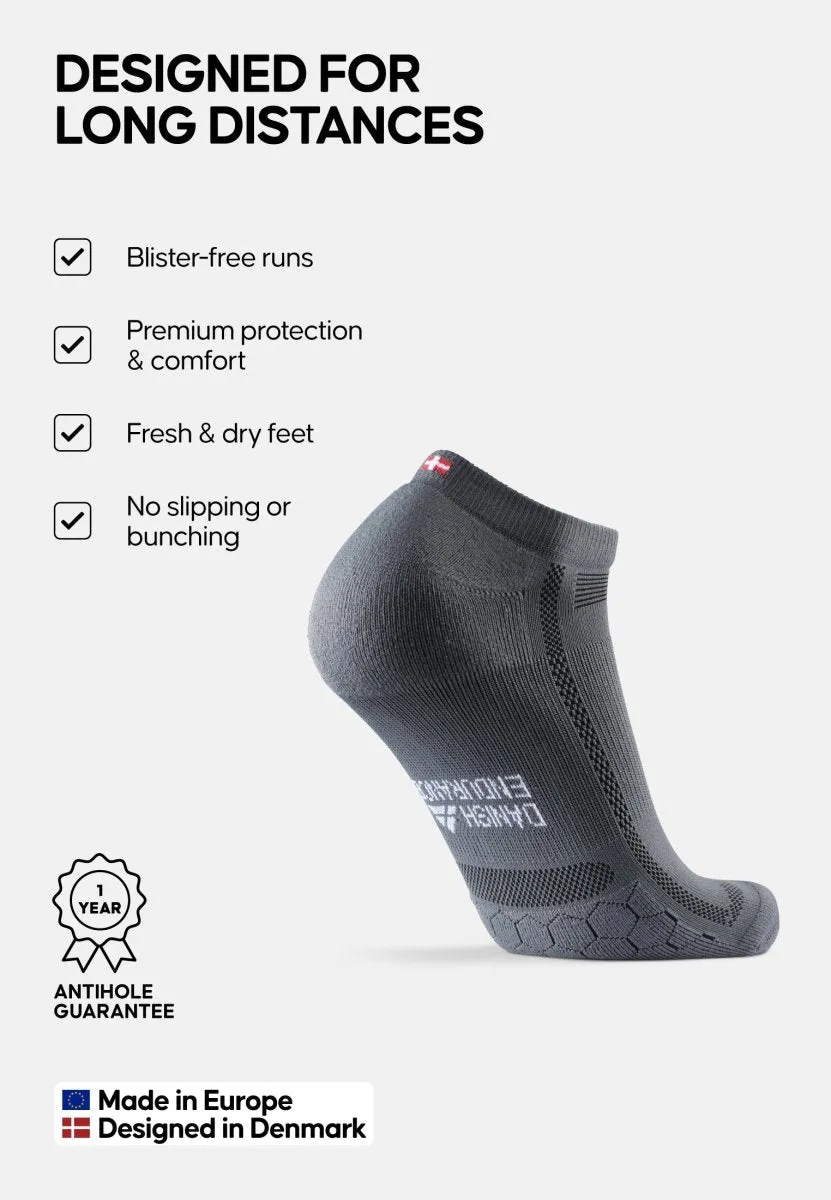 LOW-CUT RUNNING SOCKS FOR LONG DISTANCES