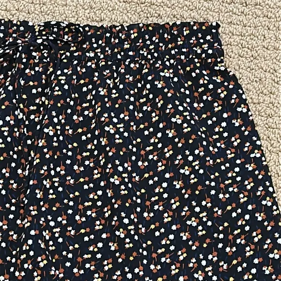 Madewell Georgette Tiered Maxi Skirt in Adorable Ditsy Floral size Medium Black