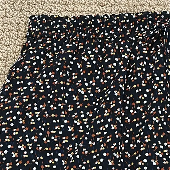 Madewell Georgette Tiered Maxi Skirt in Adorable Ditsy Floral size Medium Black