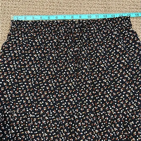 Madewell Georgette Tiered Maxi Skirt in Adorable Ditsy Floral size Medium Black