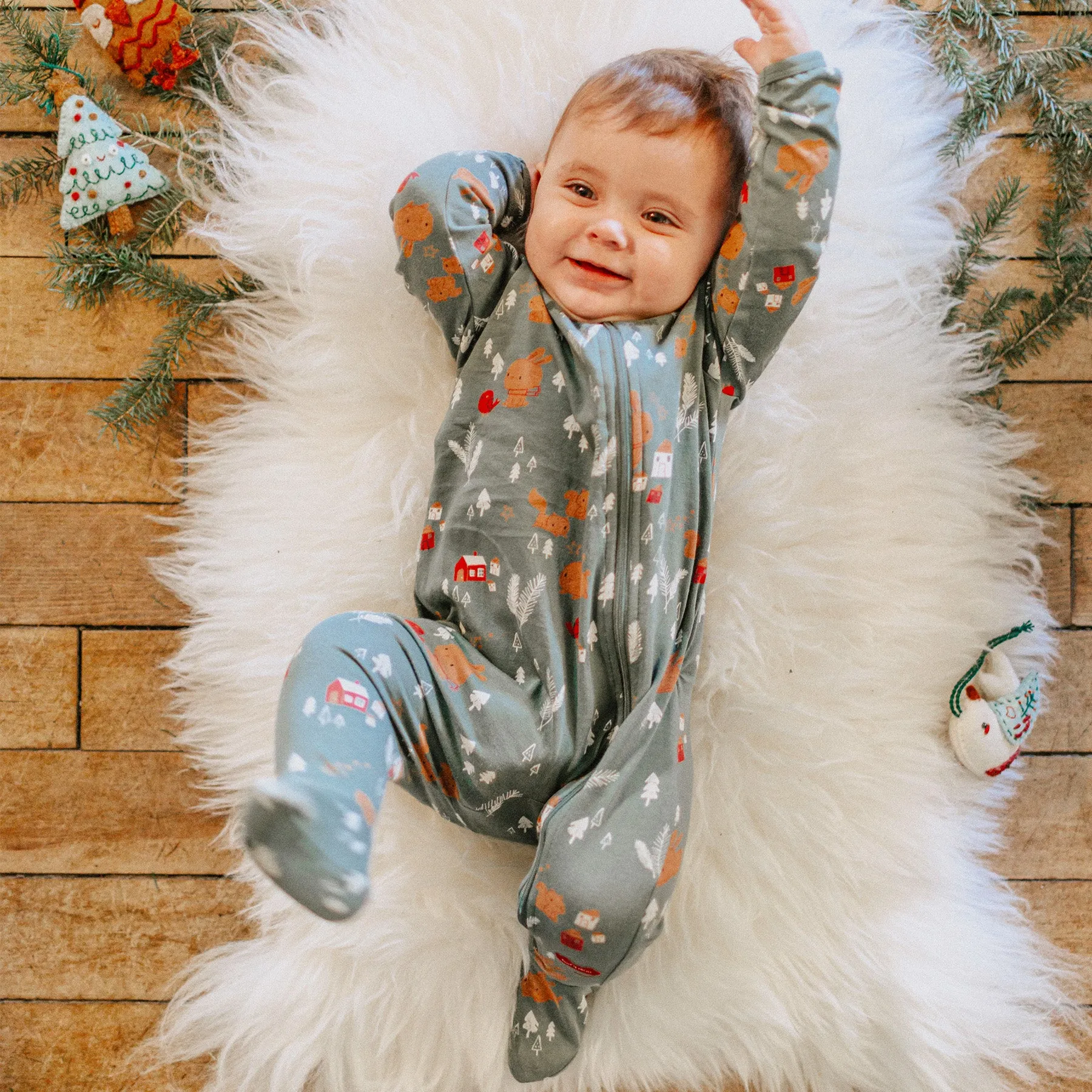 Pyjama vert à motifs en coton biologique, naissance  || Green patterned pajamas in organic cotton, newborn