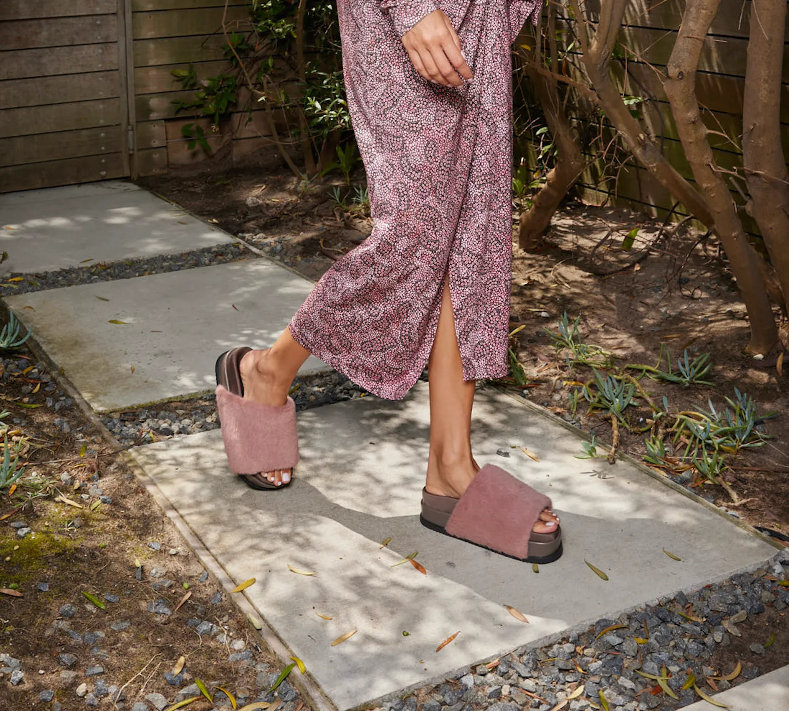 ROAM LONG LUXE STACK PLATFORM MAUVE FAUX FUR