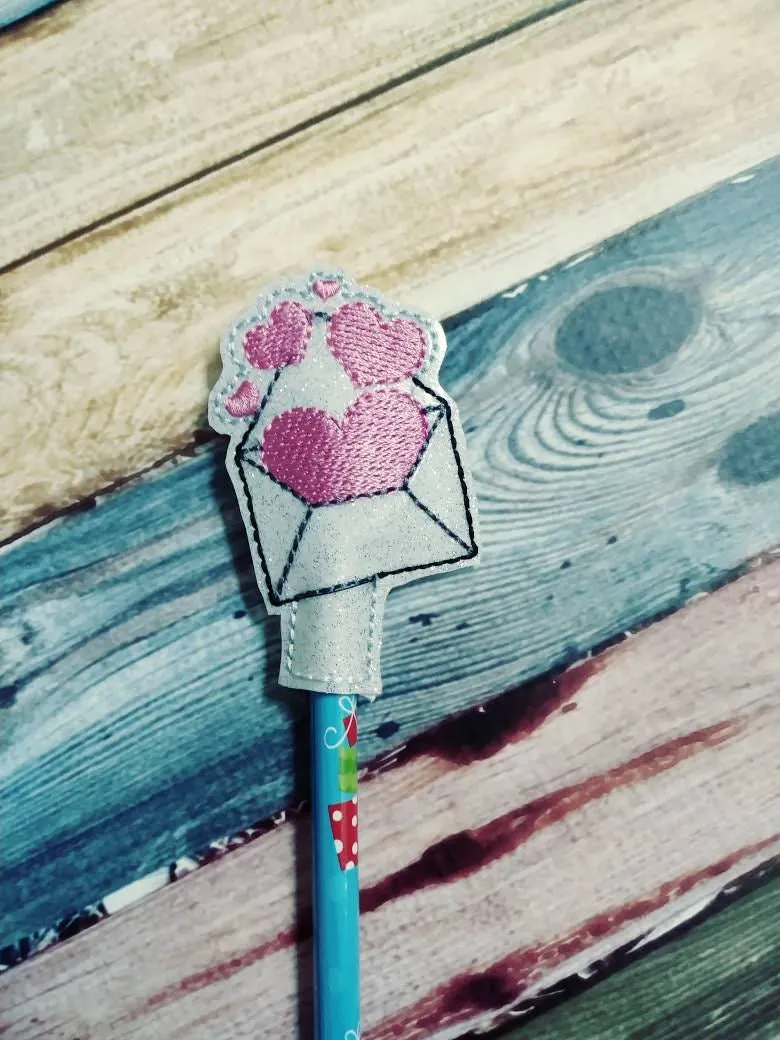 Valentines day gift - Pencil Toppers - class party favor - Heart - Valentines day Party Favor - gift for kids - Non Food Treat