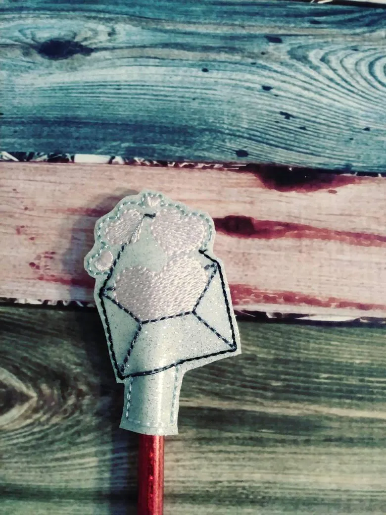Valentines day gift - Pencil Toppers - class party favor - Heart - Valentines day Party Favor - gift for kids - Non Food Treat