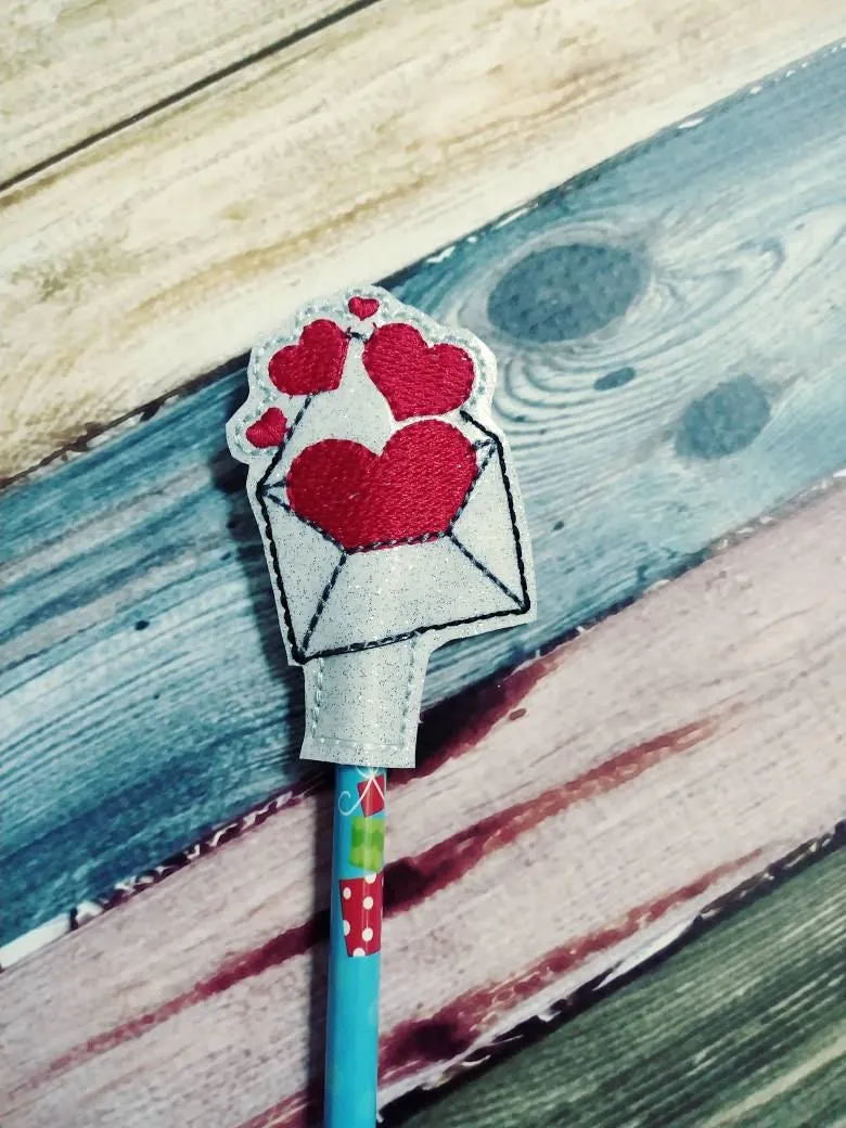 Valentines day gift - Pencil Toppers - class party favor - Heart - Valentines day Party Favor - gift for kids - Non Food Treat