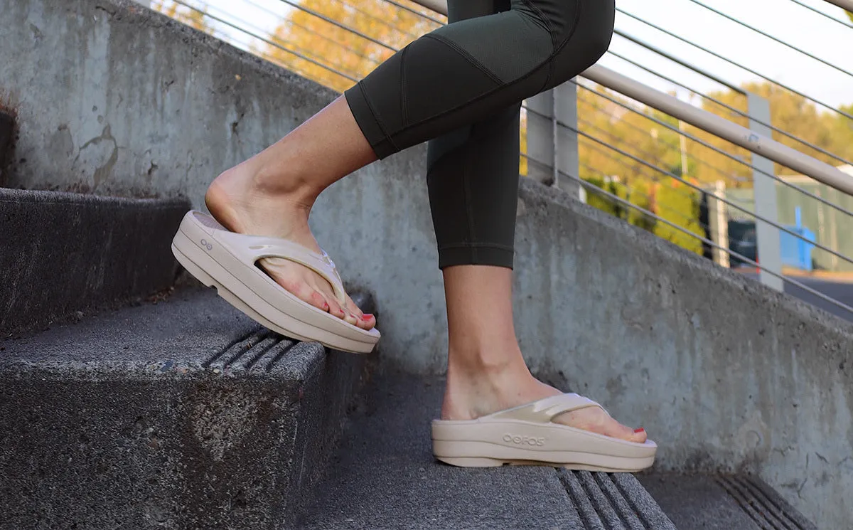 WOMEN'S OOMEGA OOLALA SANDAL - 1410
