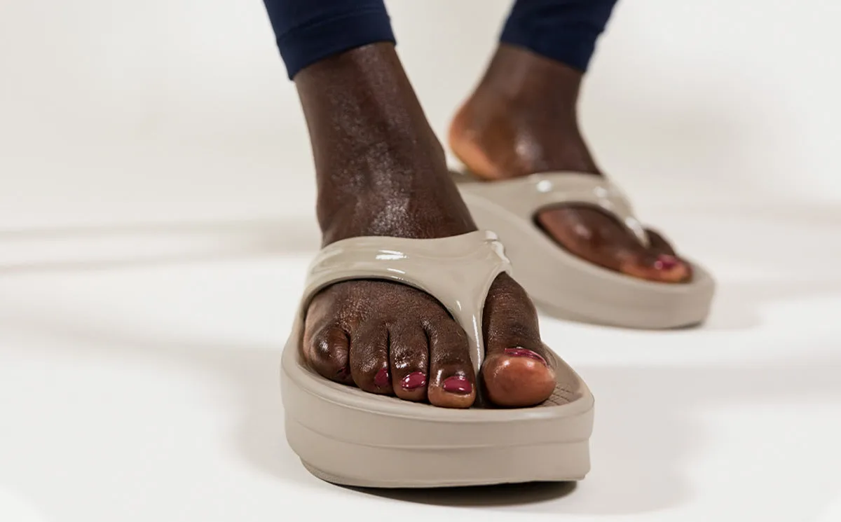 WOMEN'S OOMEGA OOLALA SANDAL - 1410