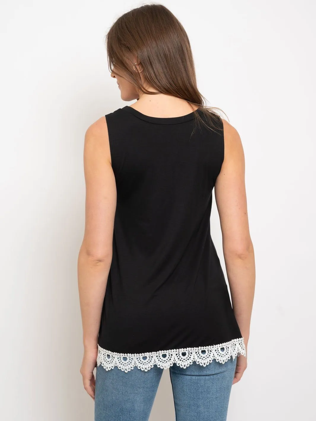 WOMEN'S SLEEVELESS CROCKET DETAILED TOP