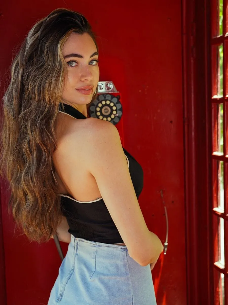WOMEN'S SLEEVELESS HALTER NECK FRONT KEY HOLE CROP TOP