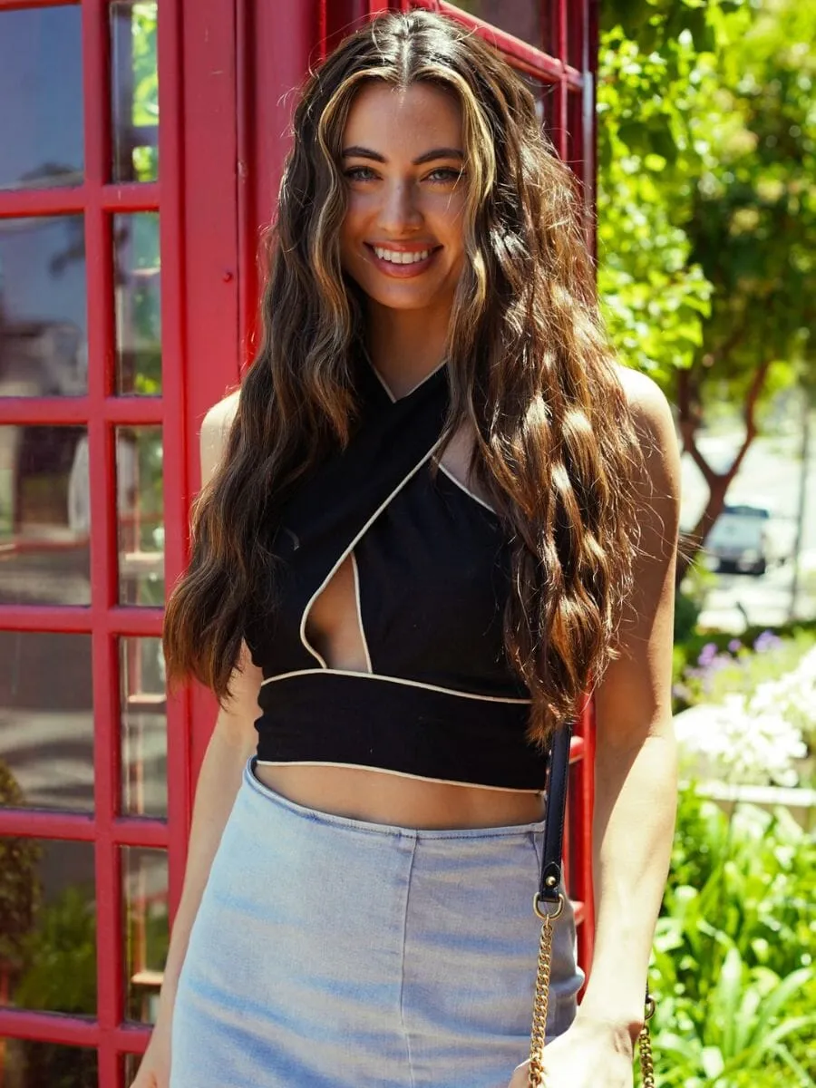 WOMEN'S SLEEVELESS HALTER NECK FRONT KEY HOLE CROP TOP