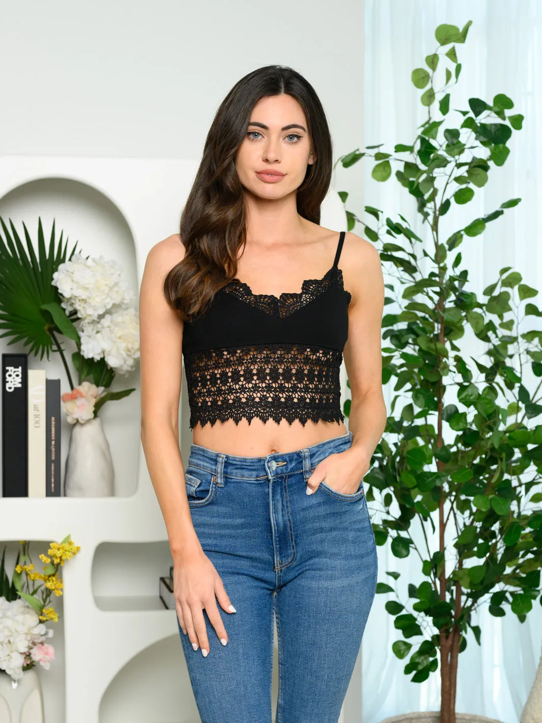WOMEN'S SLEEVELESS LACE CAMI TOP