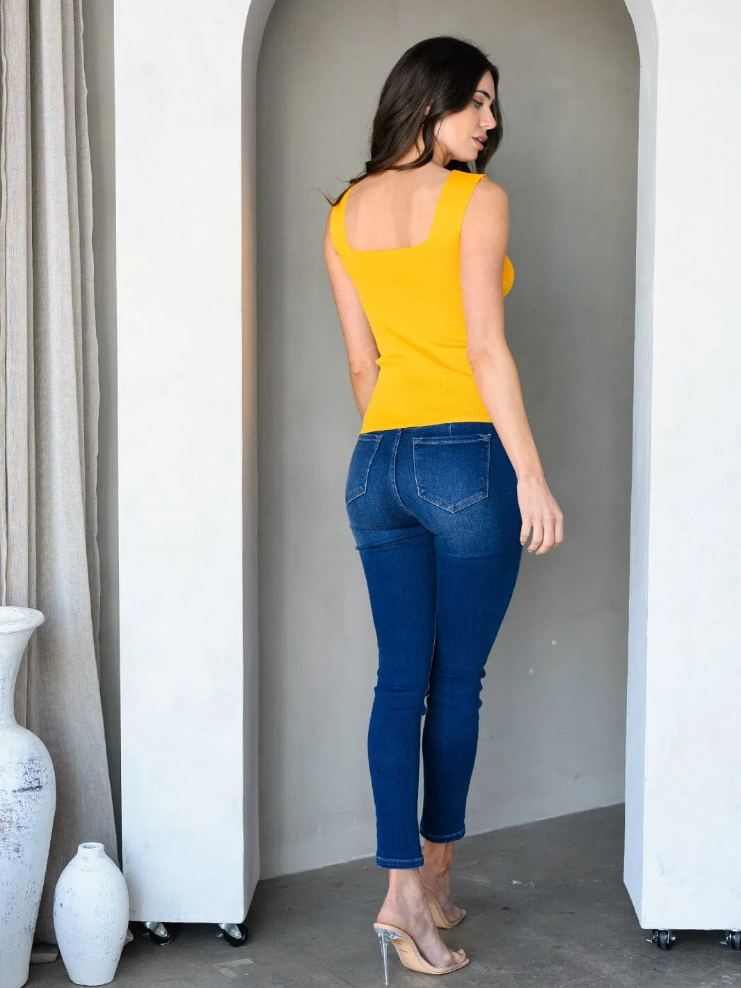 WOMEN'S SLEEVELESS SEAMLESS TANK TOP