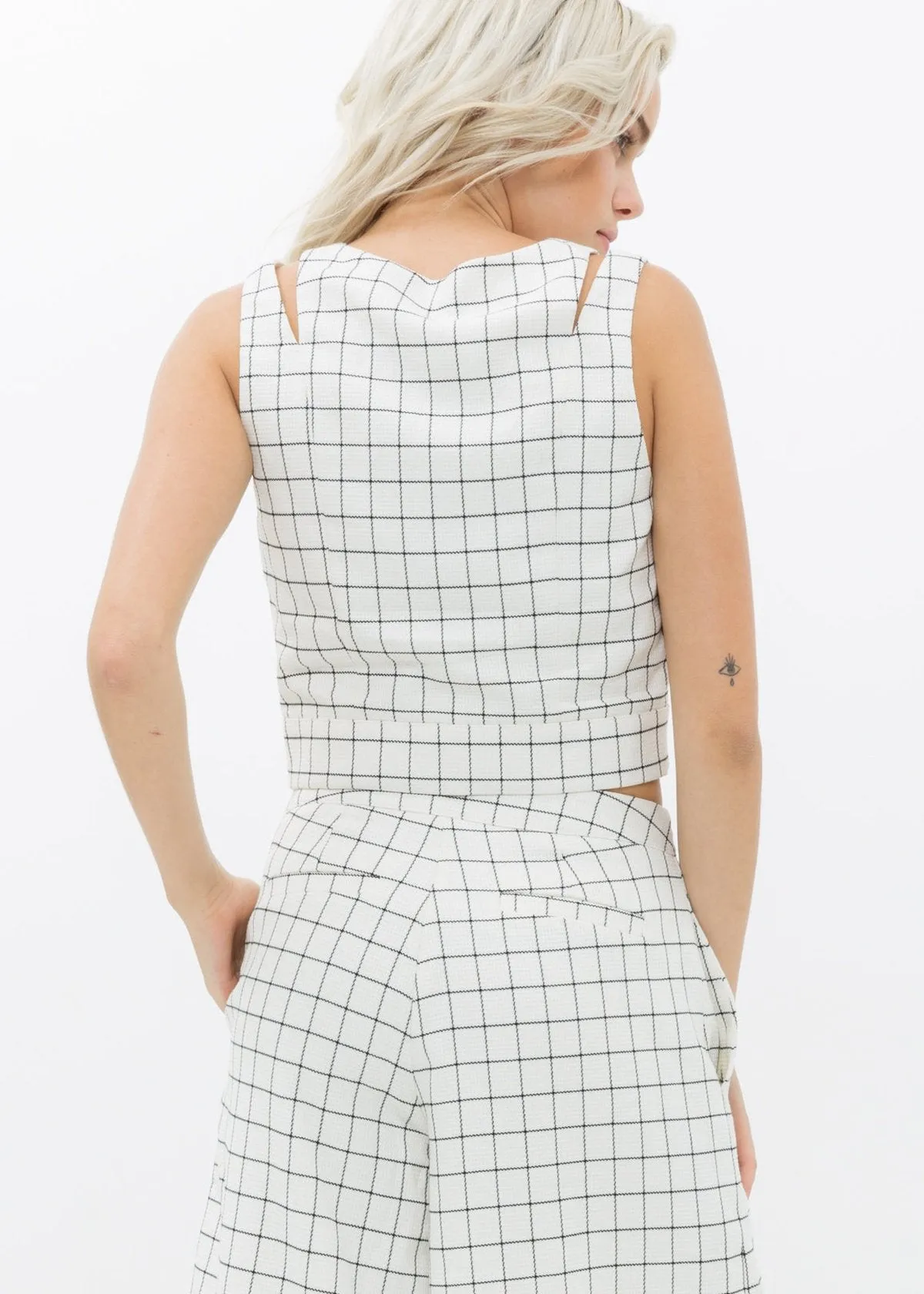 Women's Sleeveless Slit Blouse In Jaquard