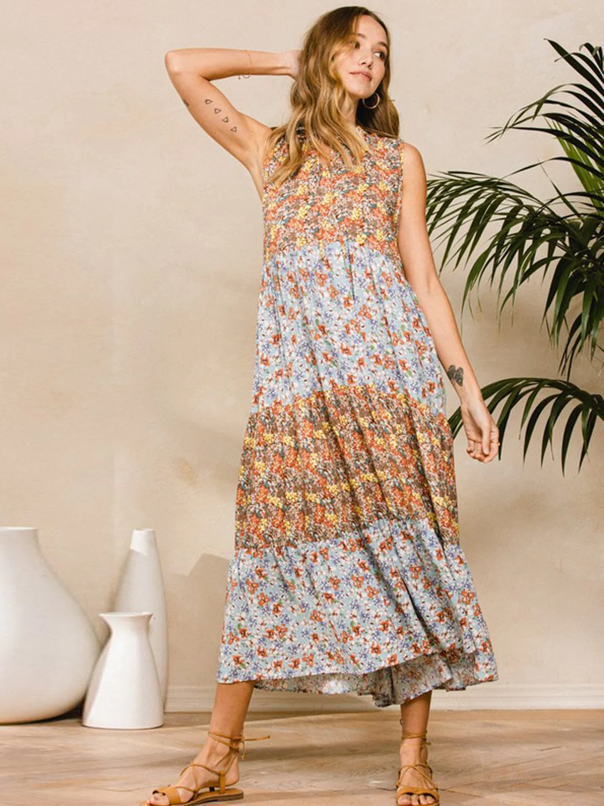 WOMEN'S SLEEVELESS TIERED RUFFLE FLORAL MAXI DRESS