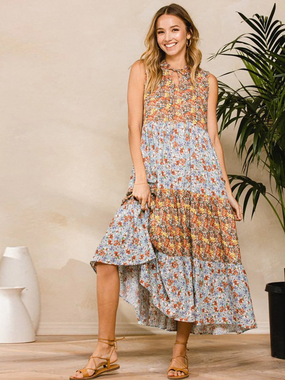 WOMEN'S SLEEVELESS TIERED RUFFLE FLORAL MAXI DRESS