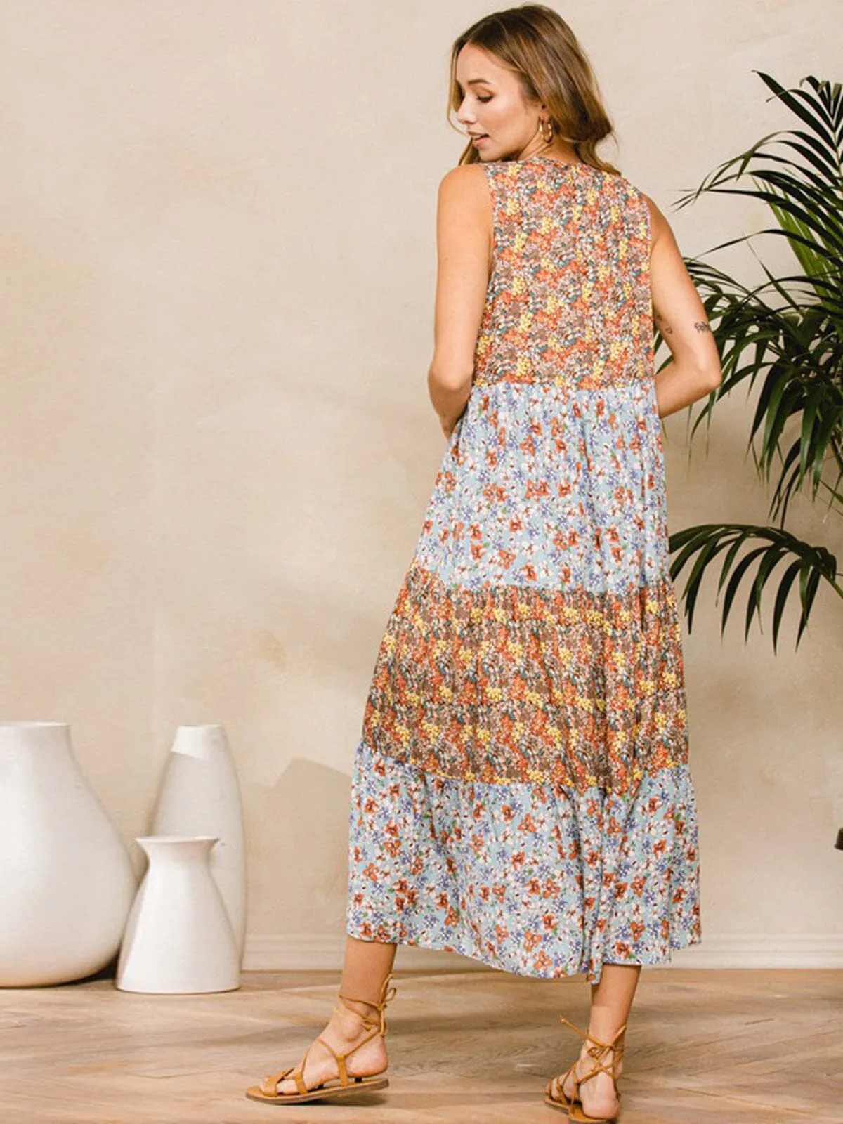 WOMEN'S SLEEVELESS TIERED RUFFLE FLORAL MAXI DRESS