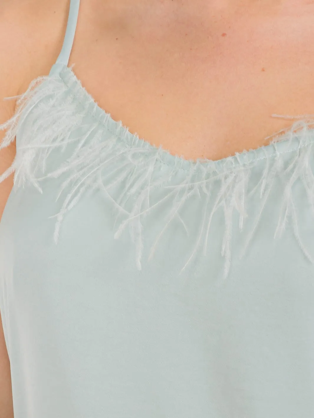 WOMEN'S SLEEVELESS V-NECK DETAILED OPEN BACK TANK TOP